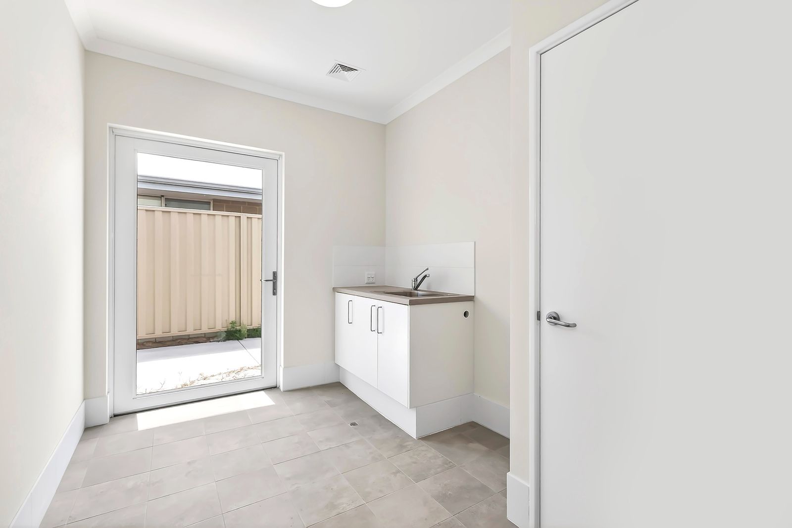 021 Open2view_ID999324-12_Windsor_Way__Waikiki