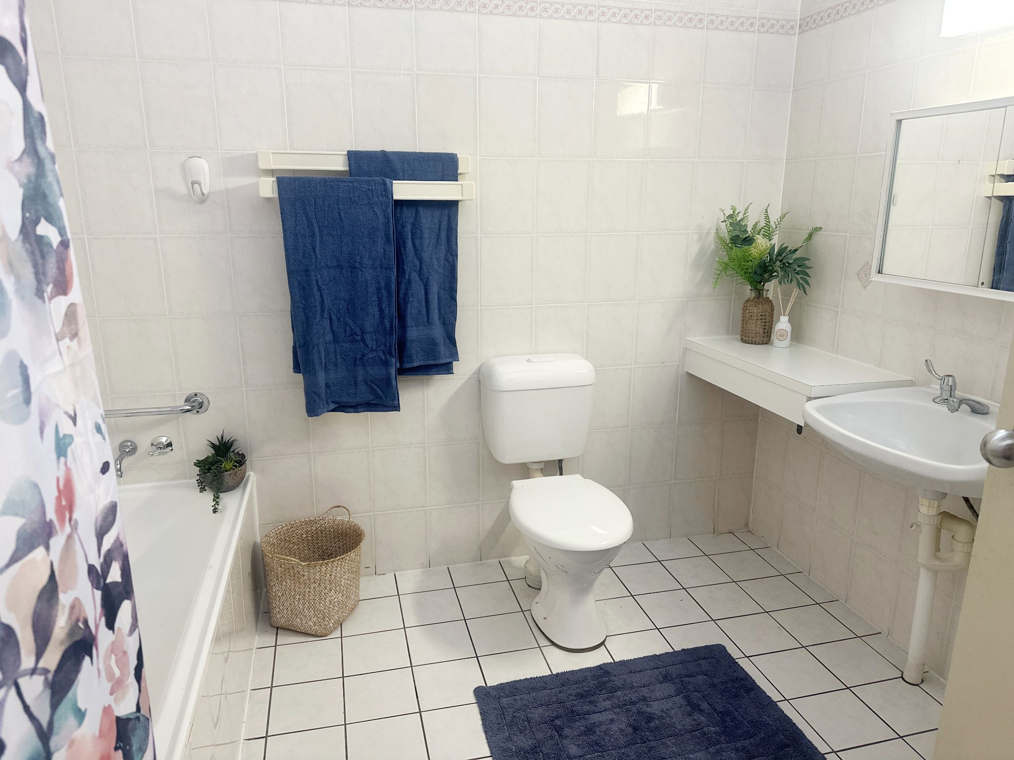 Raine Bathroom3