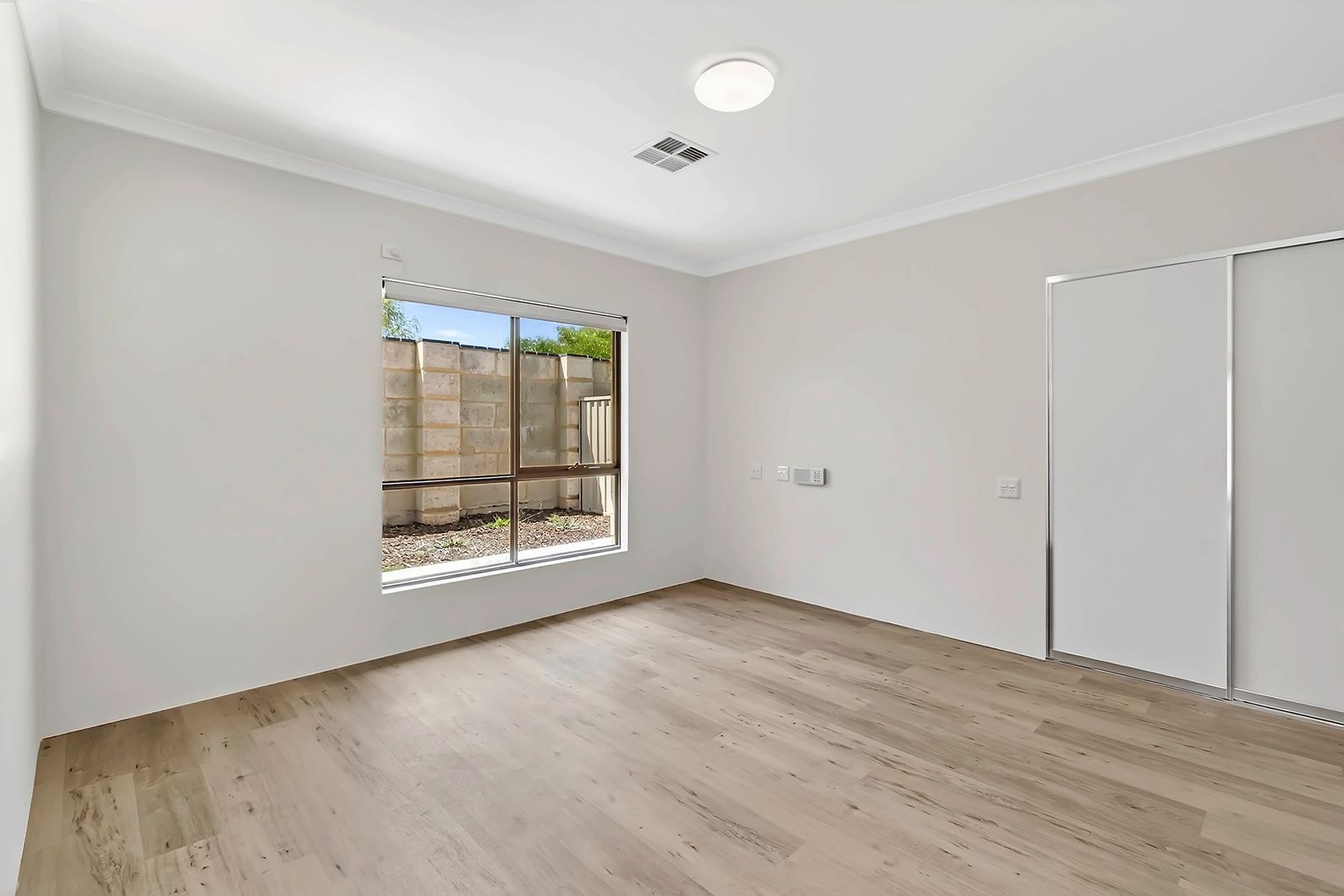 010 Open2view_ID999324-12_Windsor_Way__Waikiki