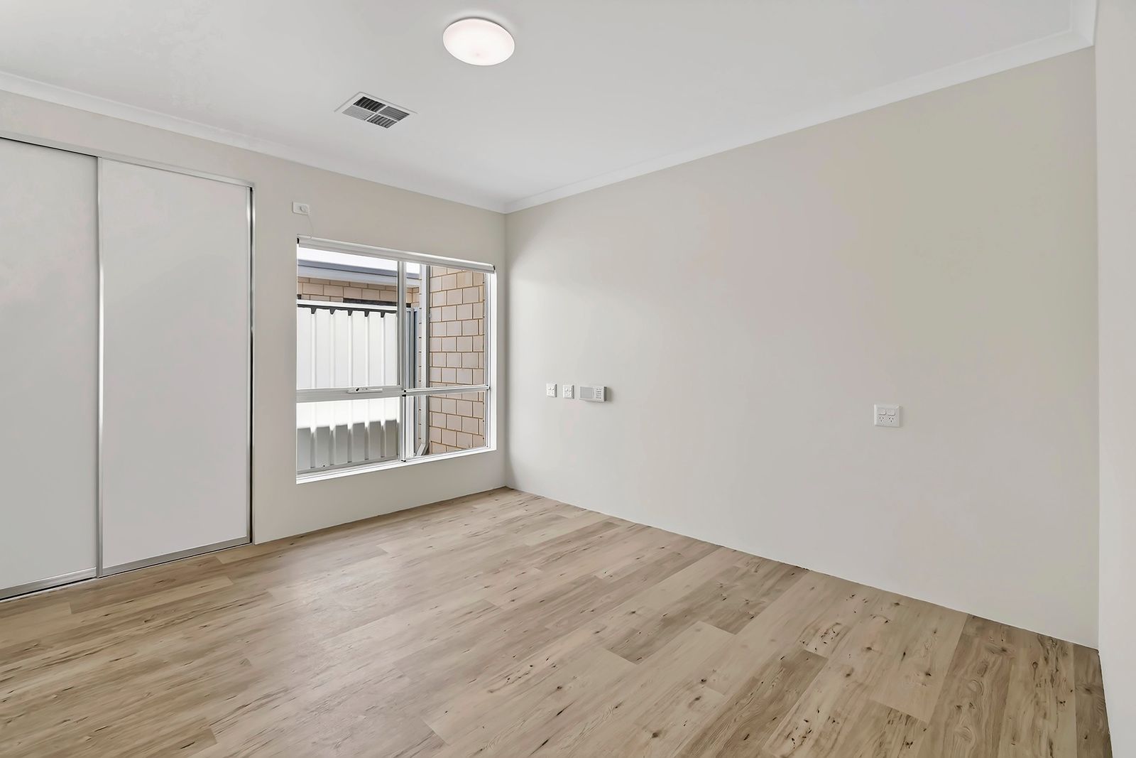 013 Open2view_ID999324-12_Windsor_Way__Waikiki