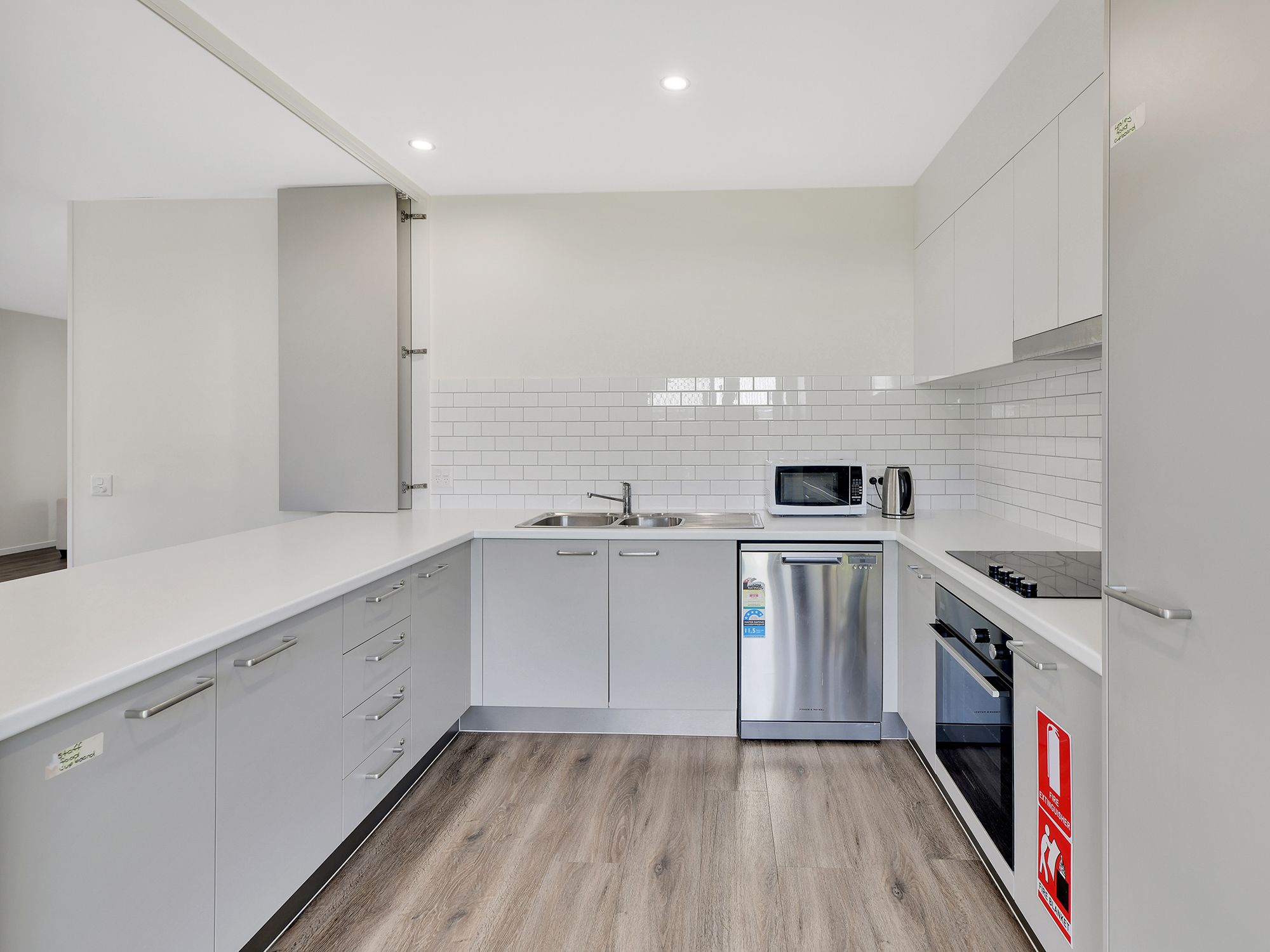 7   Roselea Ave 32 - Kitchen