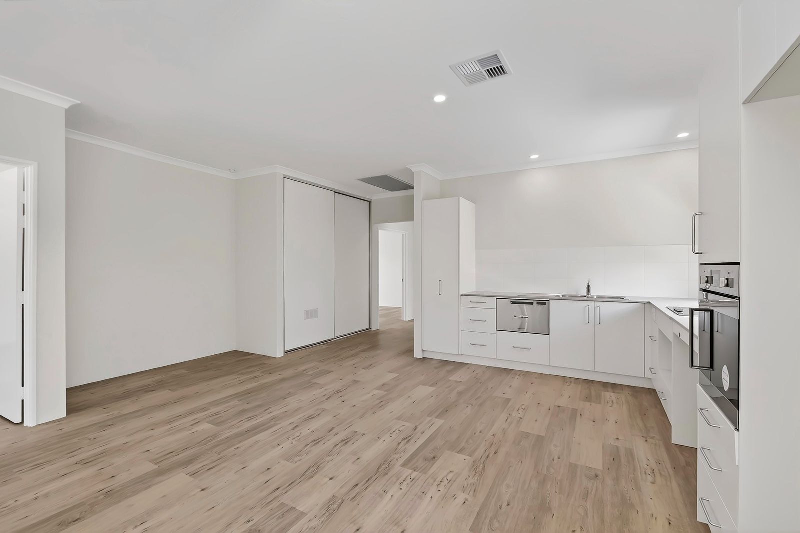 006 Open2view_ID999324-12_Windsor_Way__Waikiki