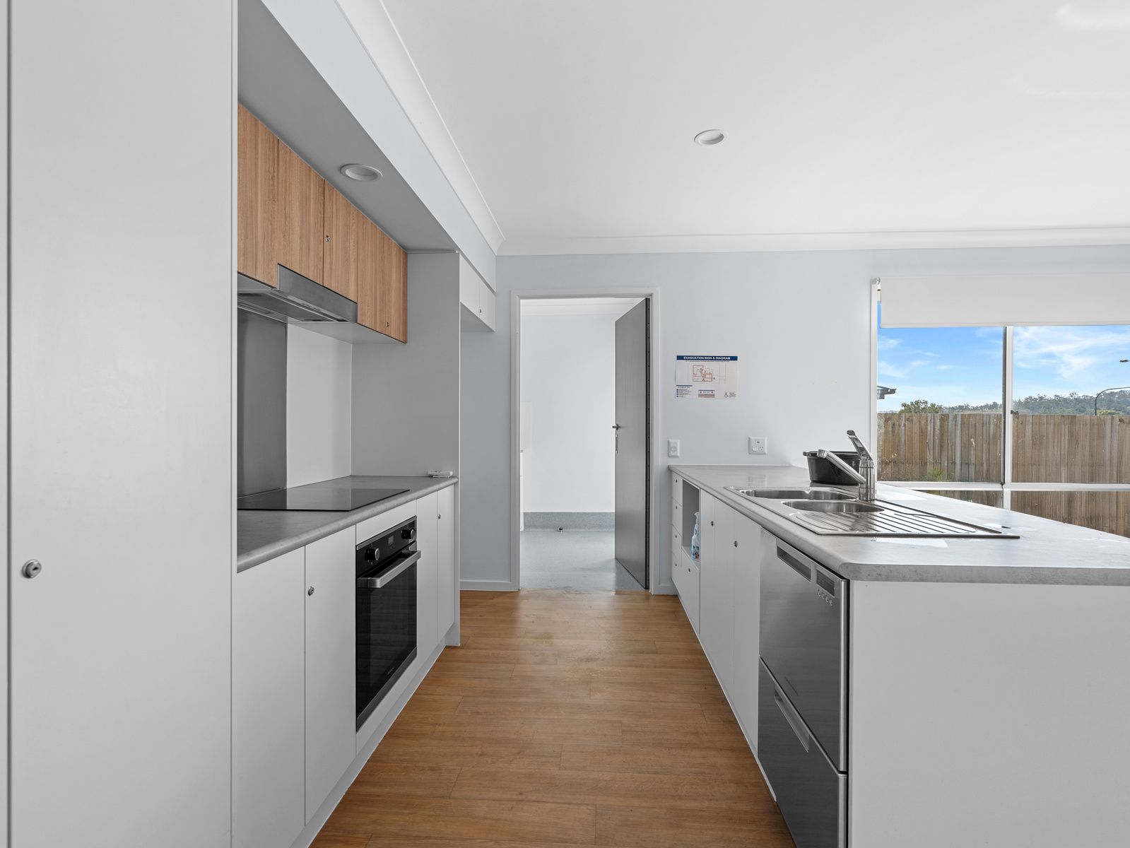 005 Open2view_ID1012797-24_Vanessa_Crescent__Cotswold_Hills