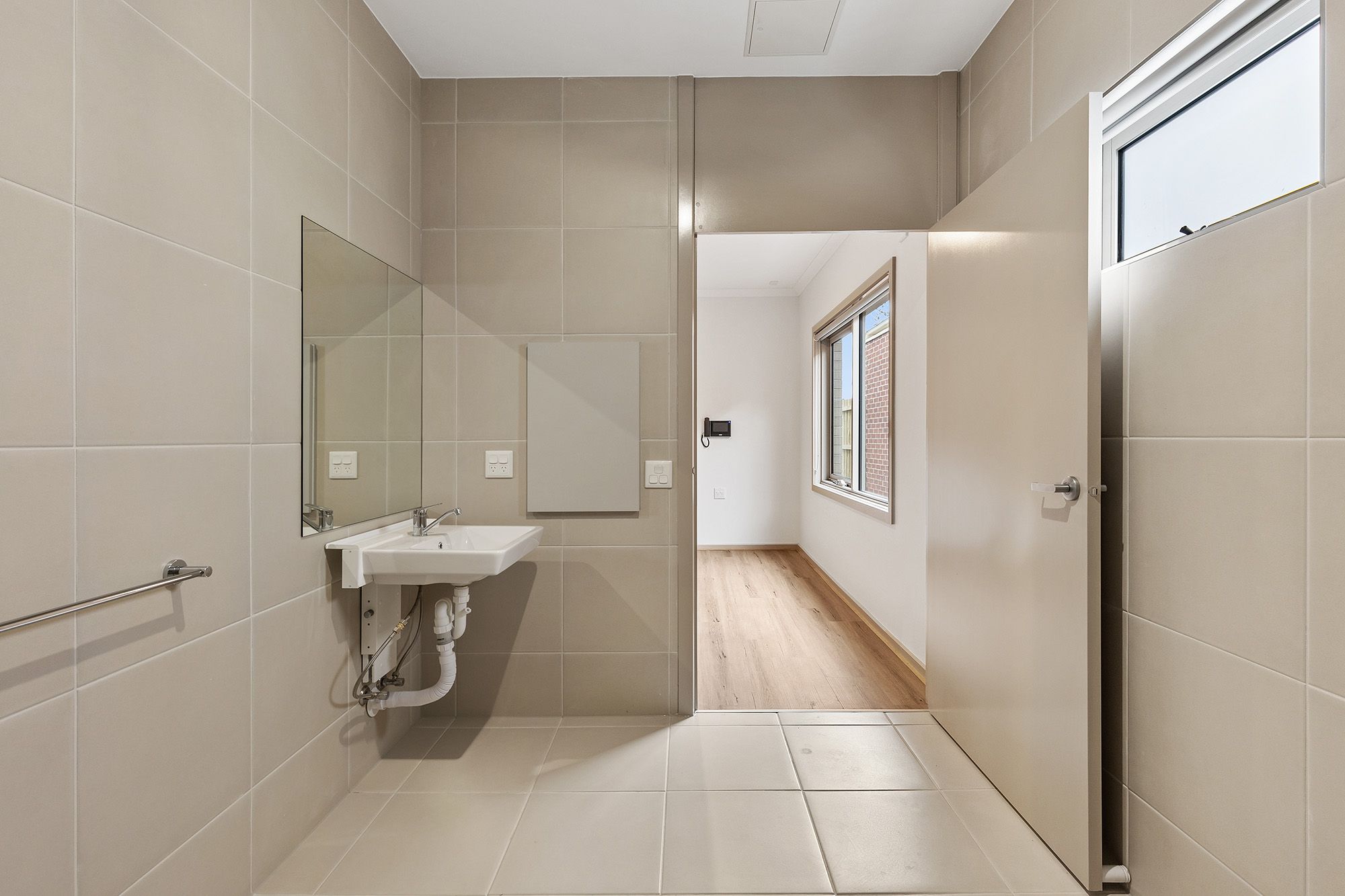 Freda   Unit 2 Ensuite into Bedroom LR No Logo