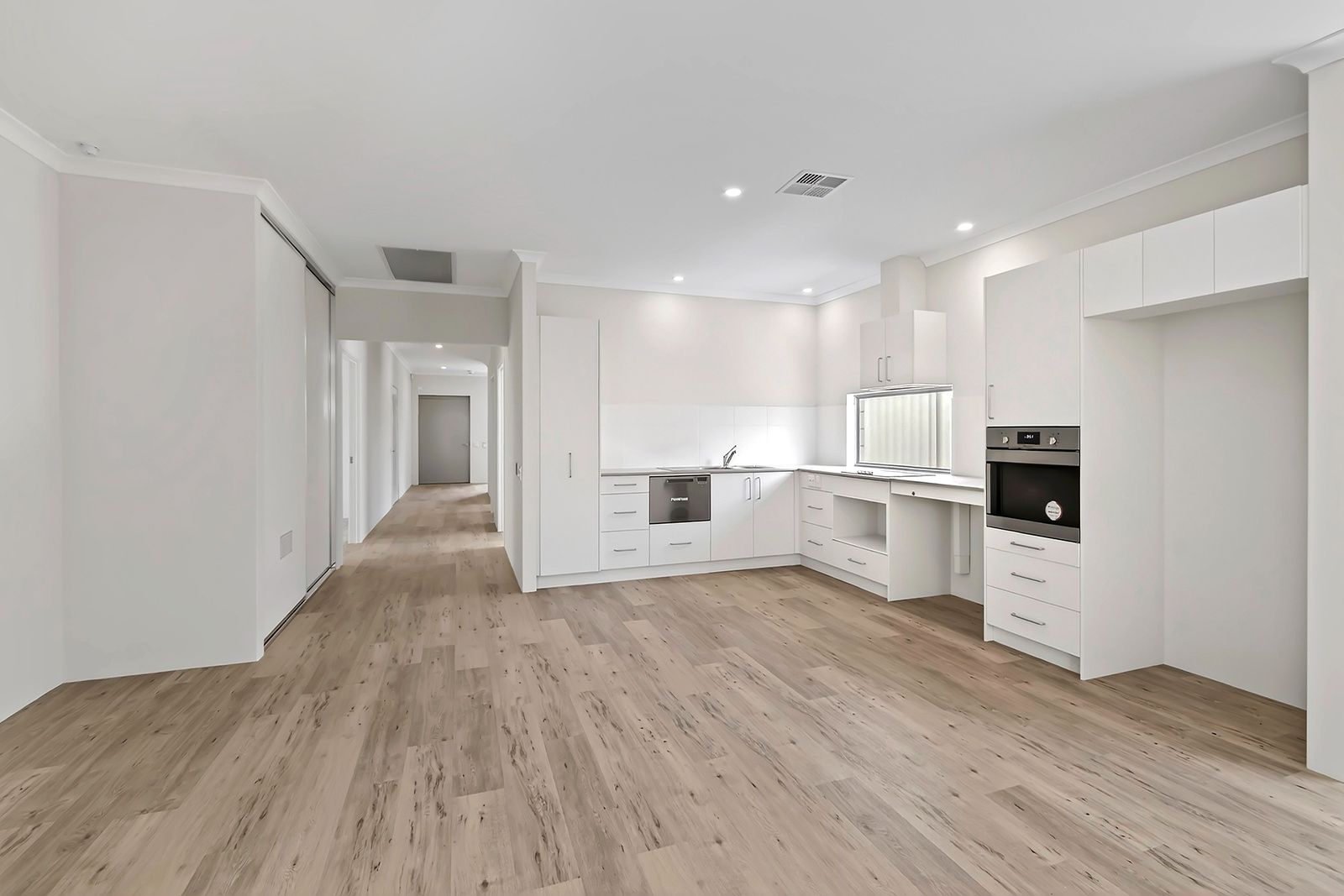 005 Open2view_ID999324-12_Windsor_Way__Waikiki