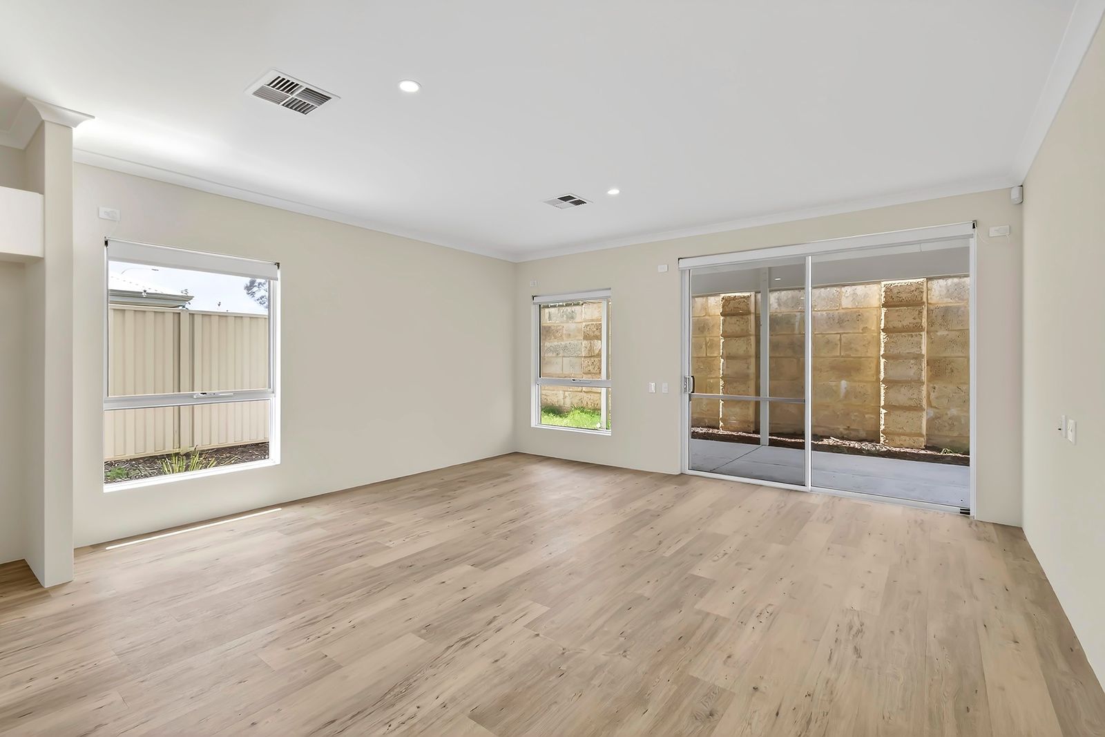 003 Open2view_ID999324-12_Windsor_Way__Waikiki