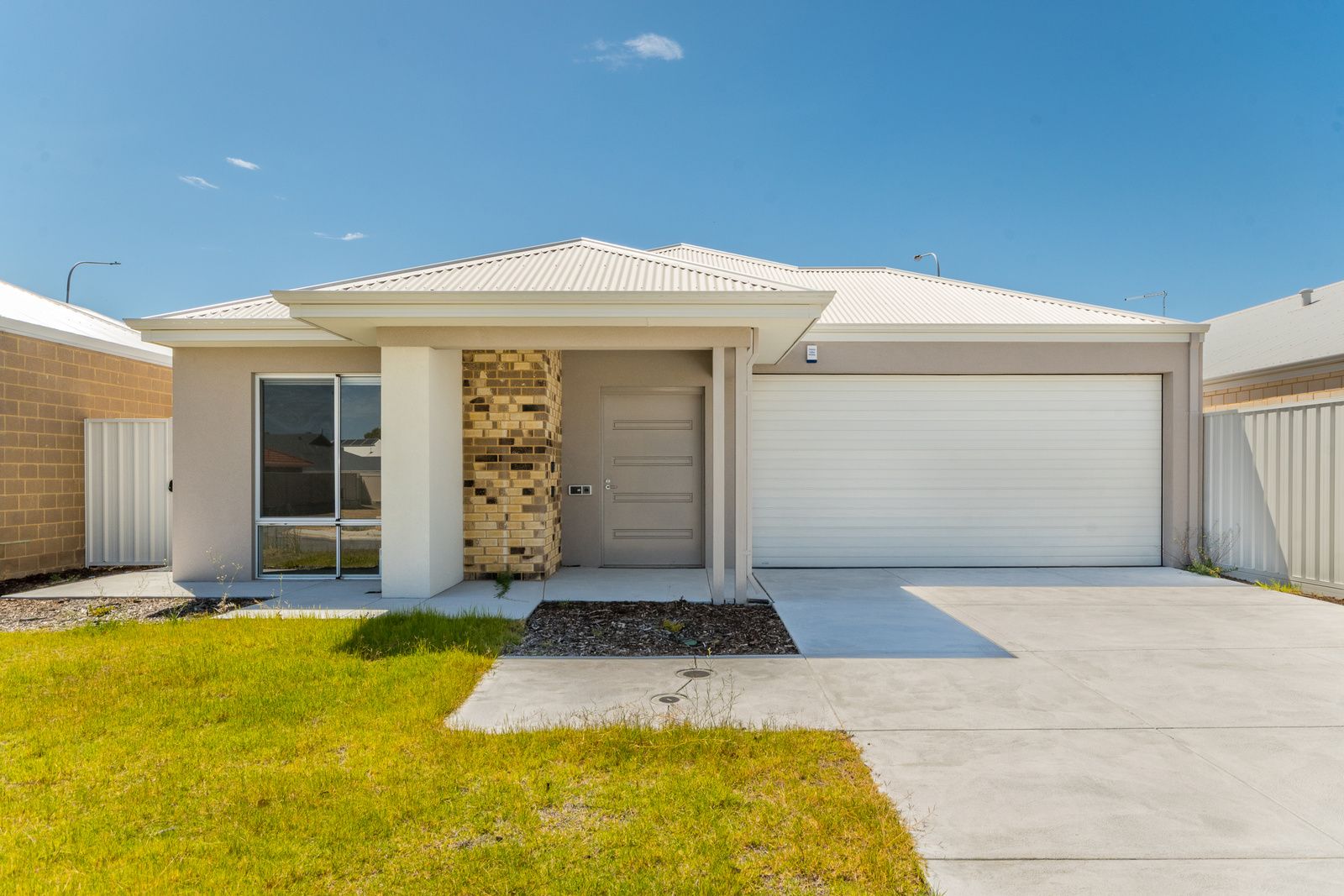 001 Open2view_ID999324-12_Windsor_Way__Waikiki