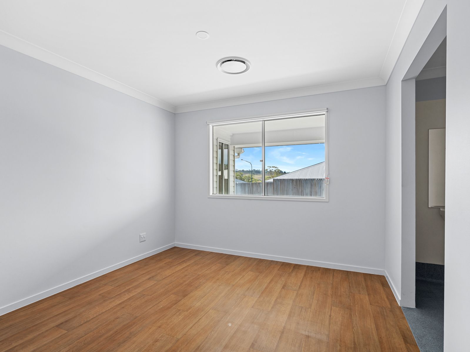 006 Open2view_ID1012797-24_Vanessa_Crescent__Cotswold_Hills