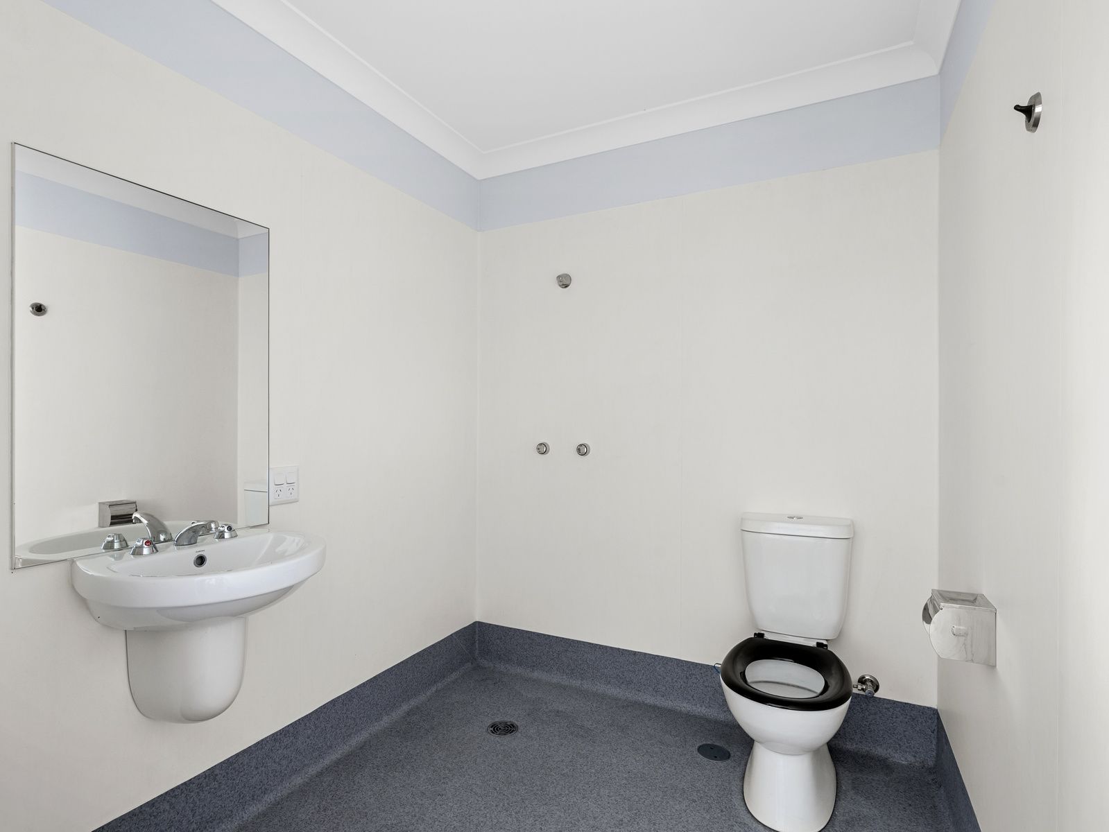 007 Open2view_ID1012797-24_Vanessa_Crescent__Cotswold_Hills