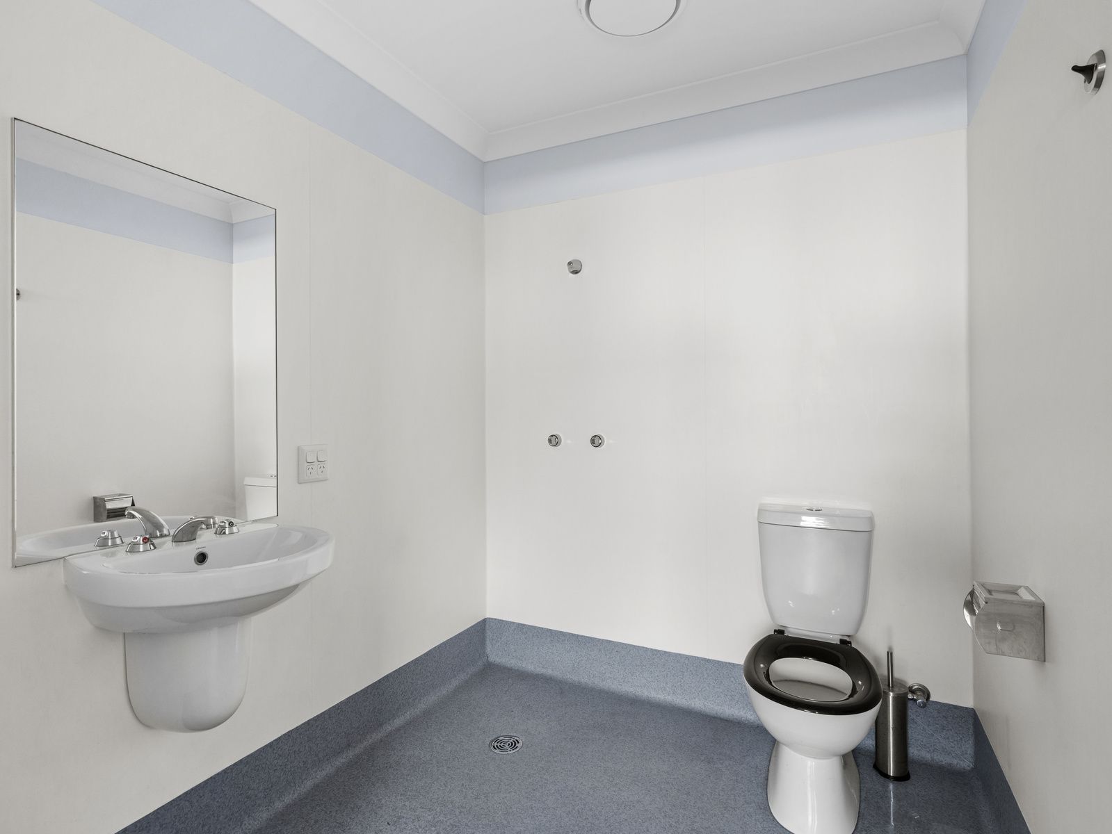 009 Open2view_ID1012797-24_Vanessa_Crescent__Cotswold_Hills