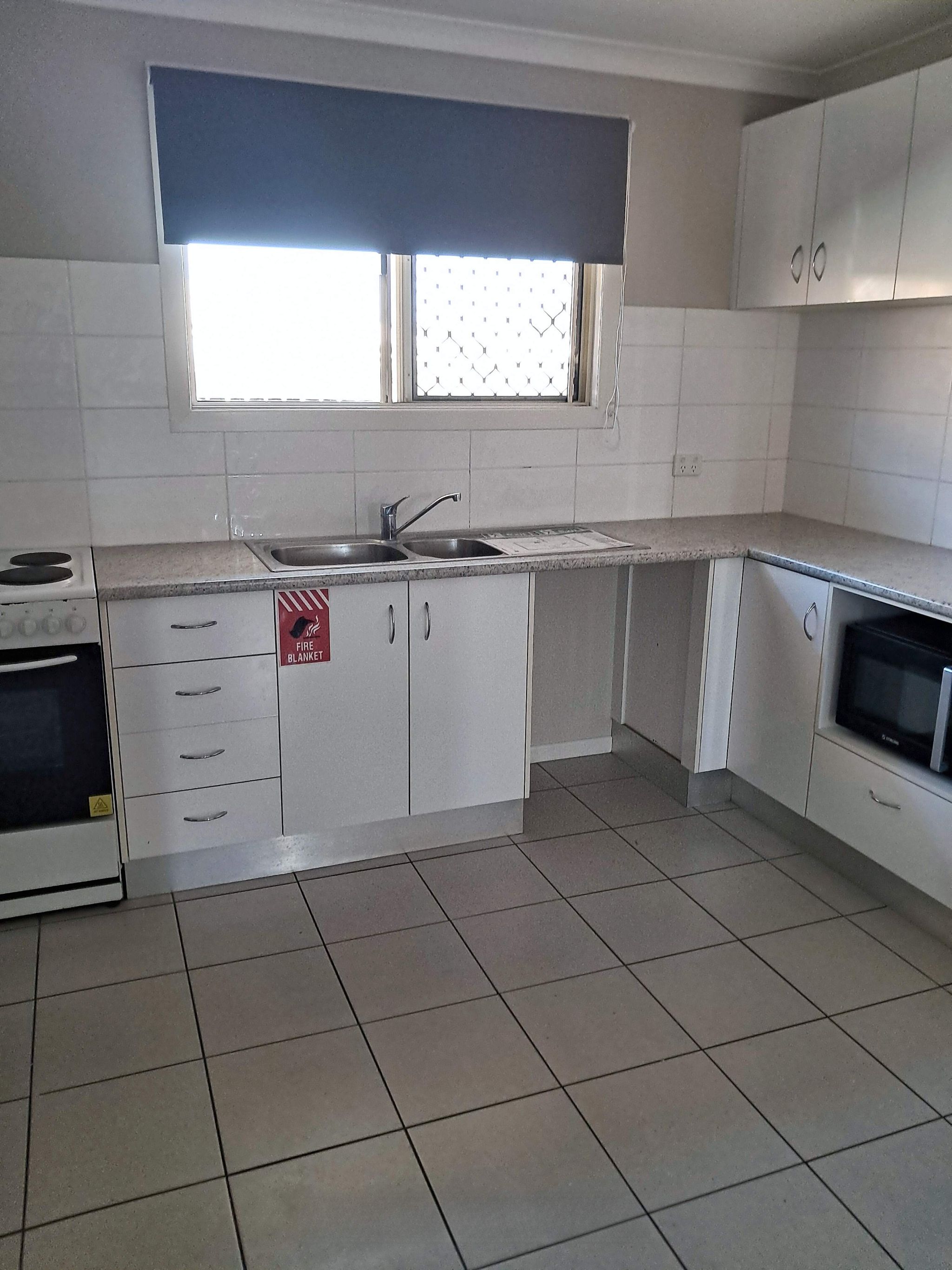 19 normanby-sq-unit3-03-kitchen