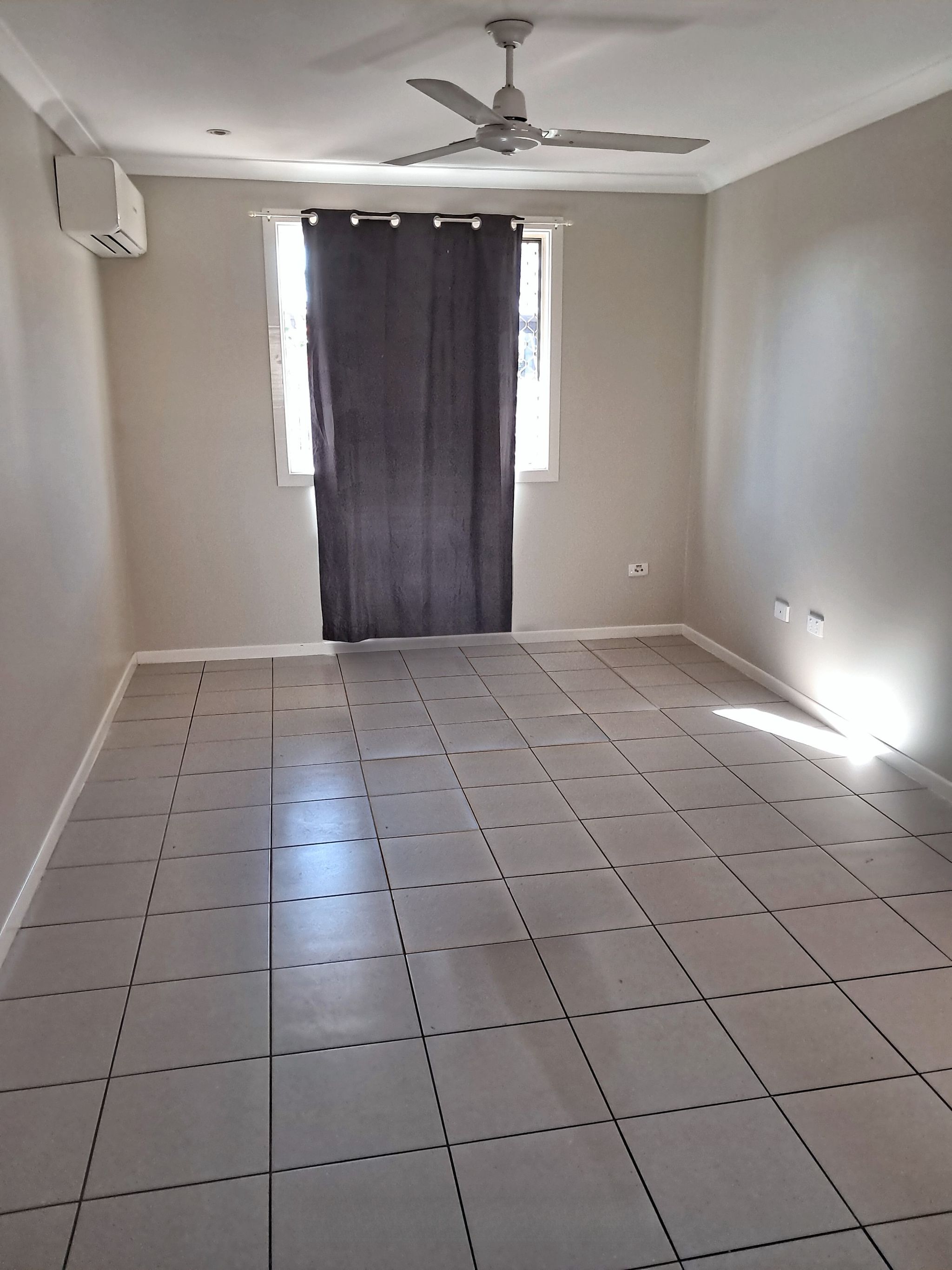 19 normanby-sq-unit3-02-living-room-2