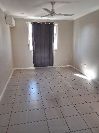 19 normanby-sq-unit3-02-living-room-2