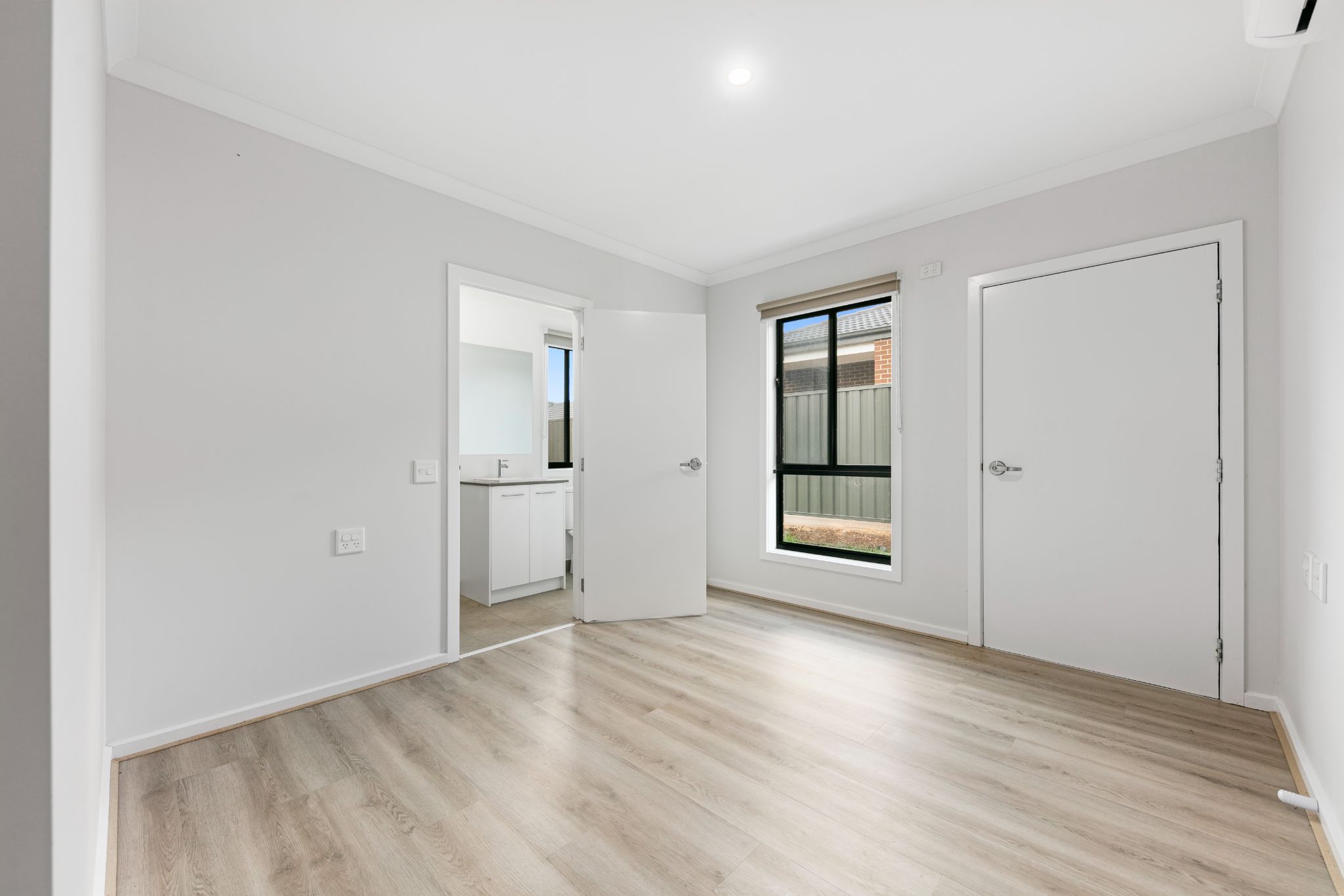 Grandvista Blvd Werribee  13)