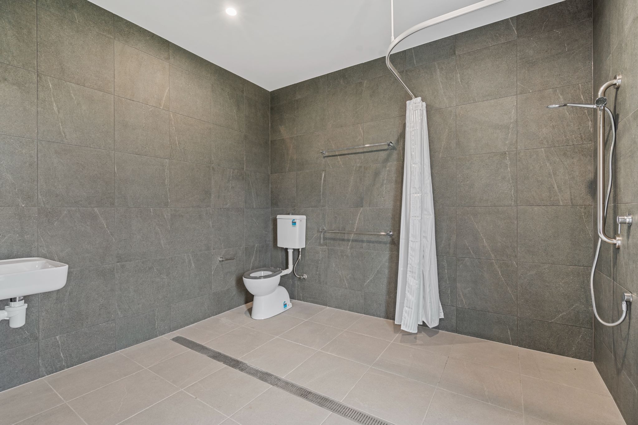 409SHO  PROFESSIONAL PHOTO - LOW RES 9) 20250618095603894