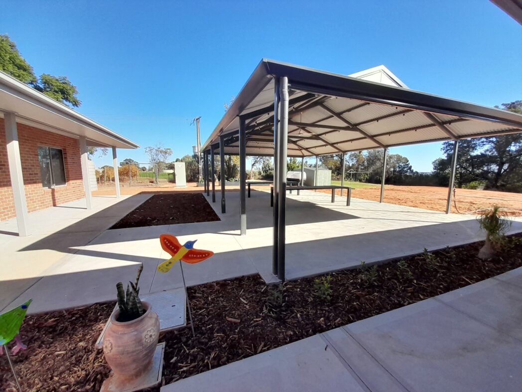 Loxton  outside
