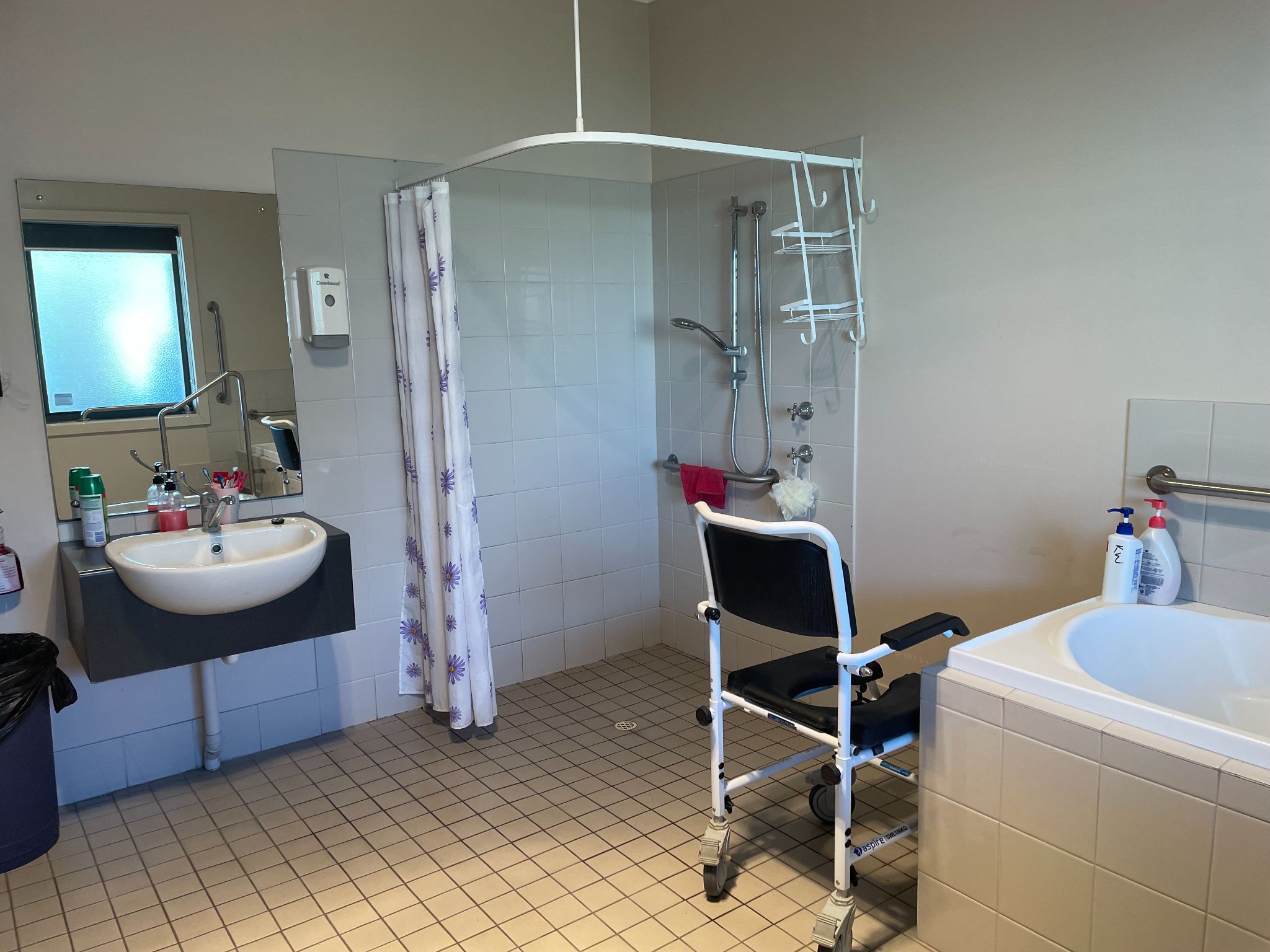 Cronin Shared Bathroom 2b