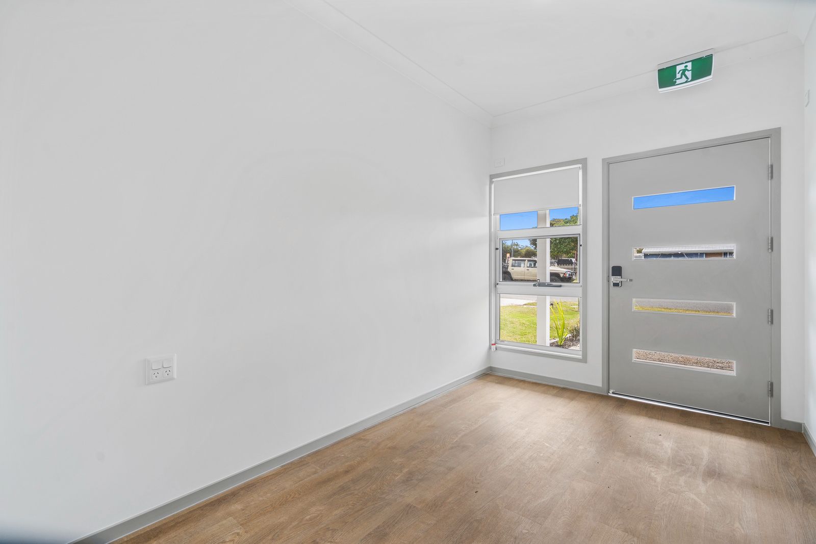 012 Open2view_ID968416-1_Brett_Road