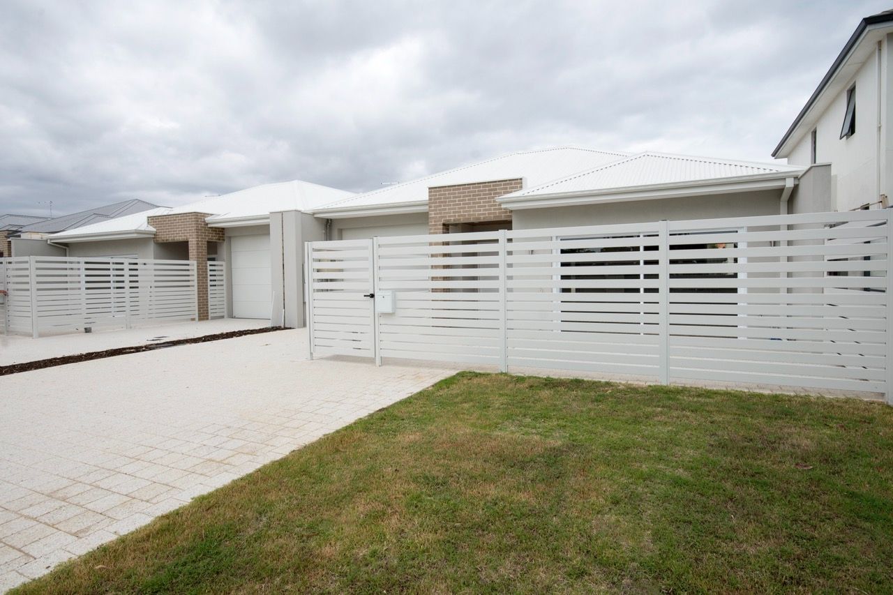 9 Exterior Front of House Large