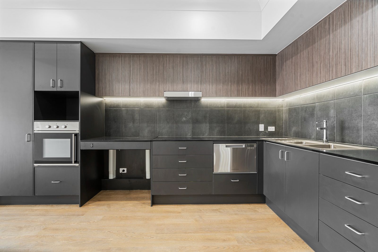 017 Open2view_ID968416-1_Brett_Road