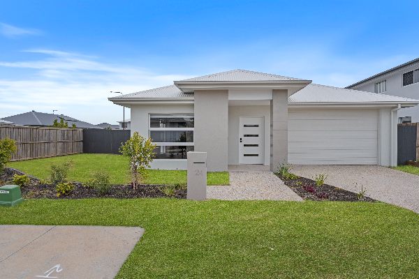 409SHO  PROFESSIONAL PHOTO - LOW RES 2) 20250618095604005