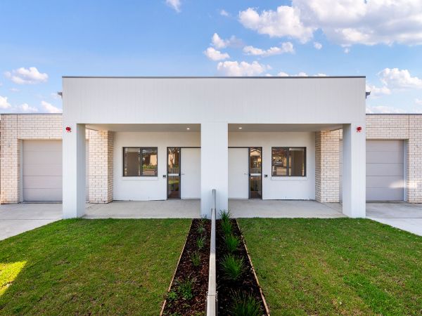 Nixon   Facade Both HR No Logo