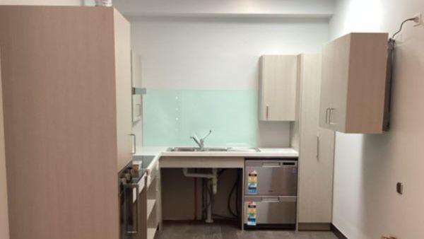 Kitchen  1)