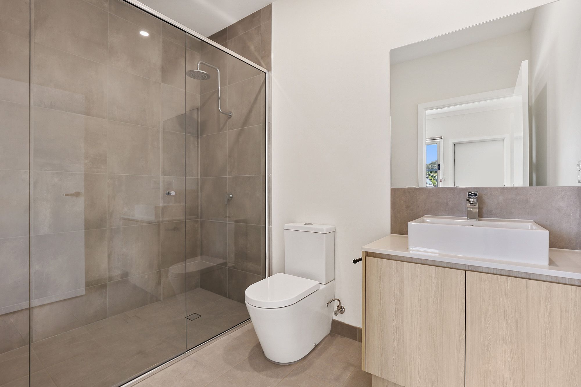 Drake   Unit 1 OOA Ensuite LR No Logo