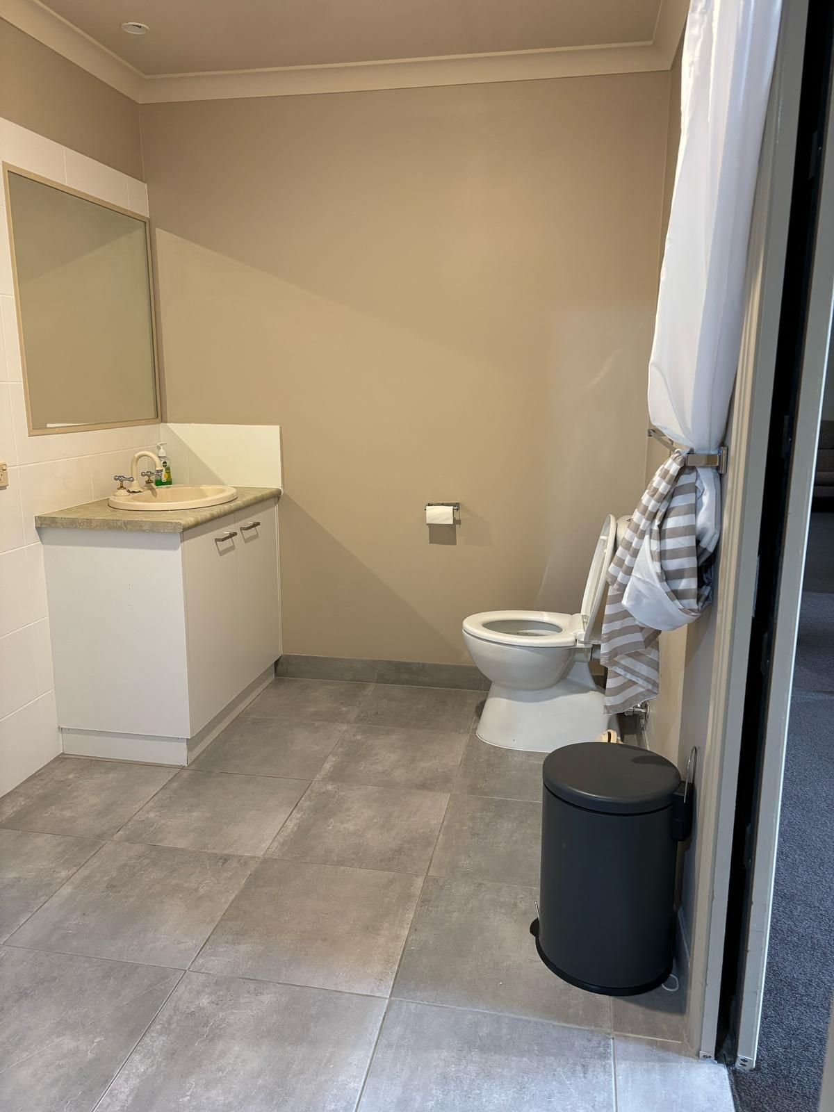 Albany MasterBed  1.3)