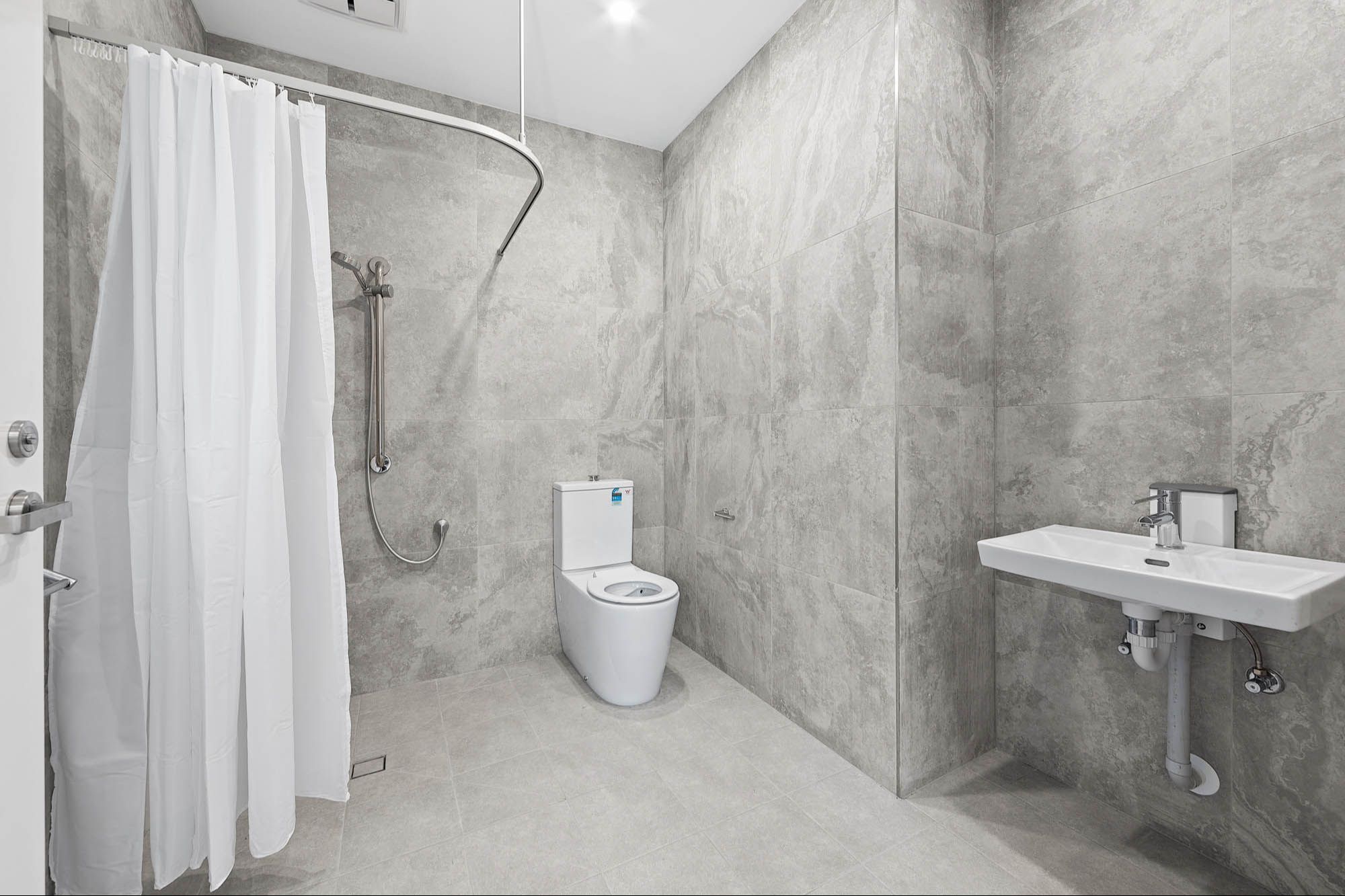 Shaftsbury Ensuite 1