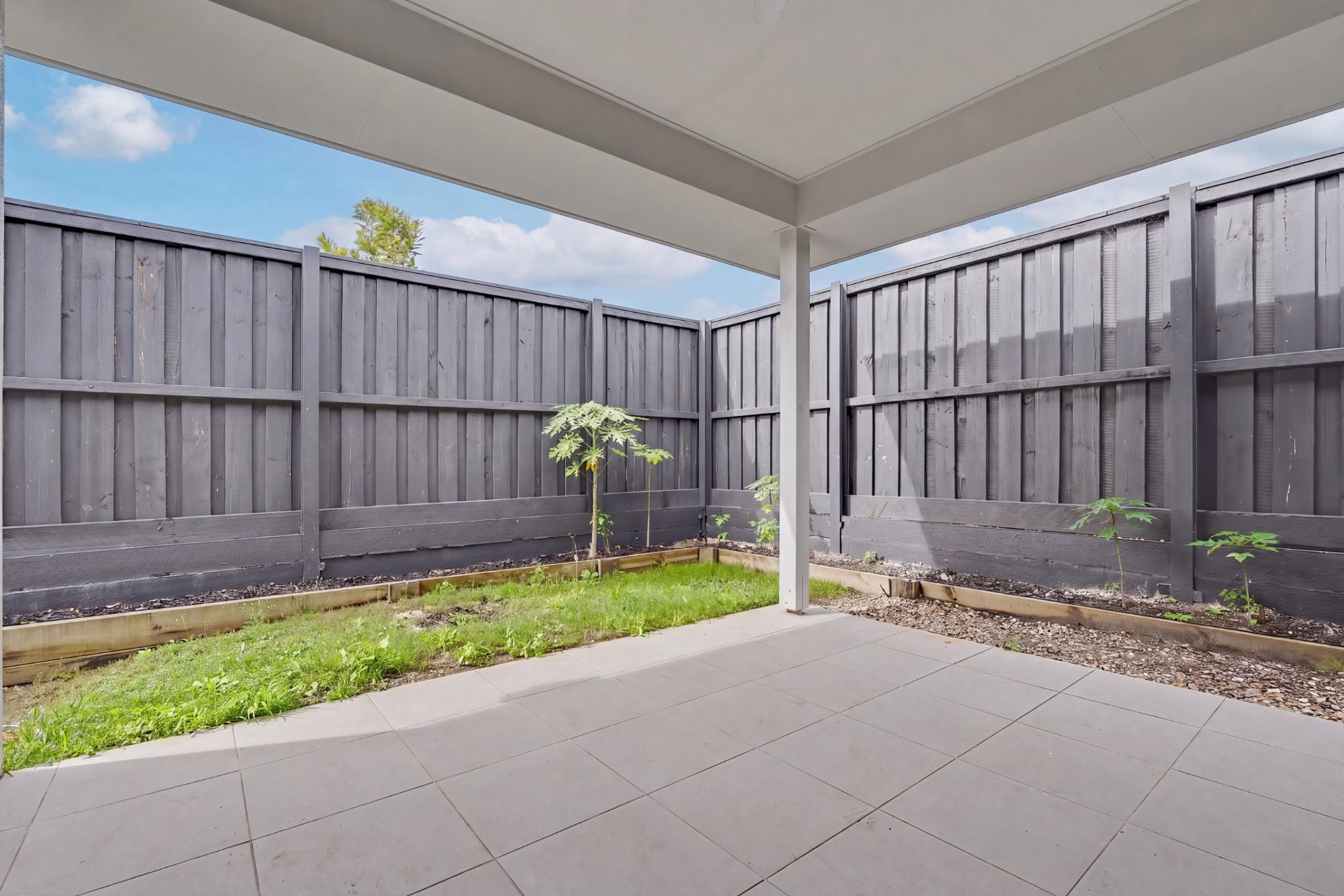 online image-compressor_004_Open2view_ID1030454-12_Frangipani_Crescent