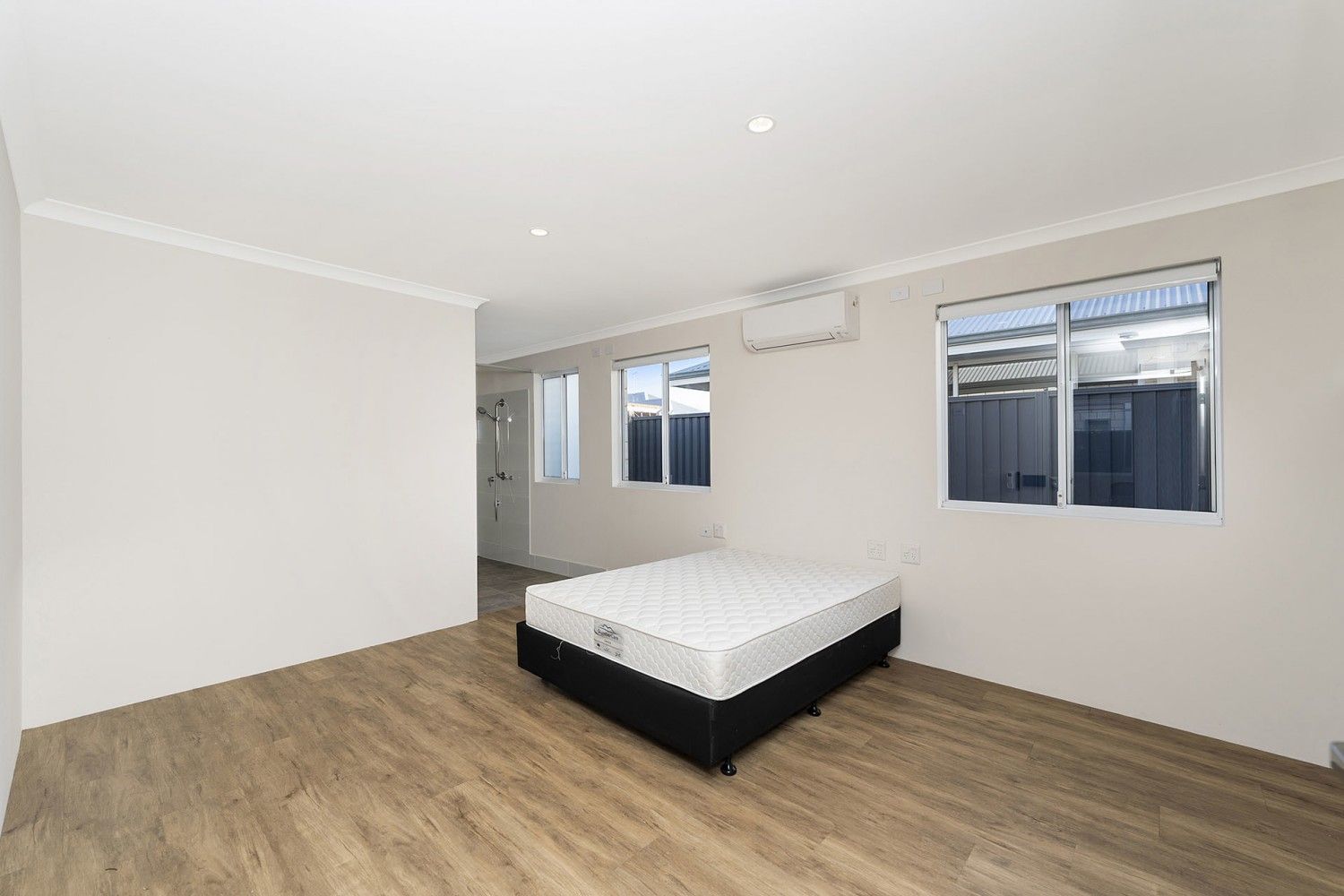 10071876 21423690_2_1728874869_original