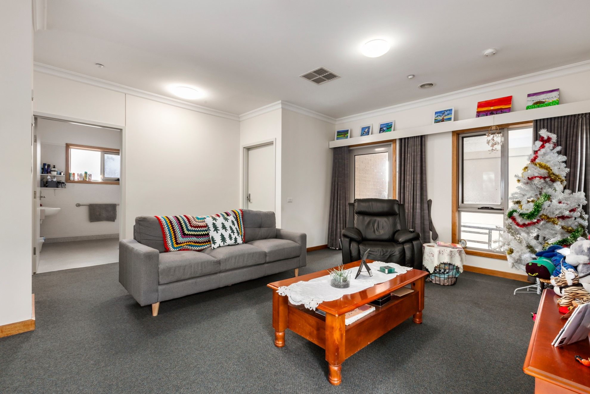 VICNWM C Lounge Bathroom