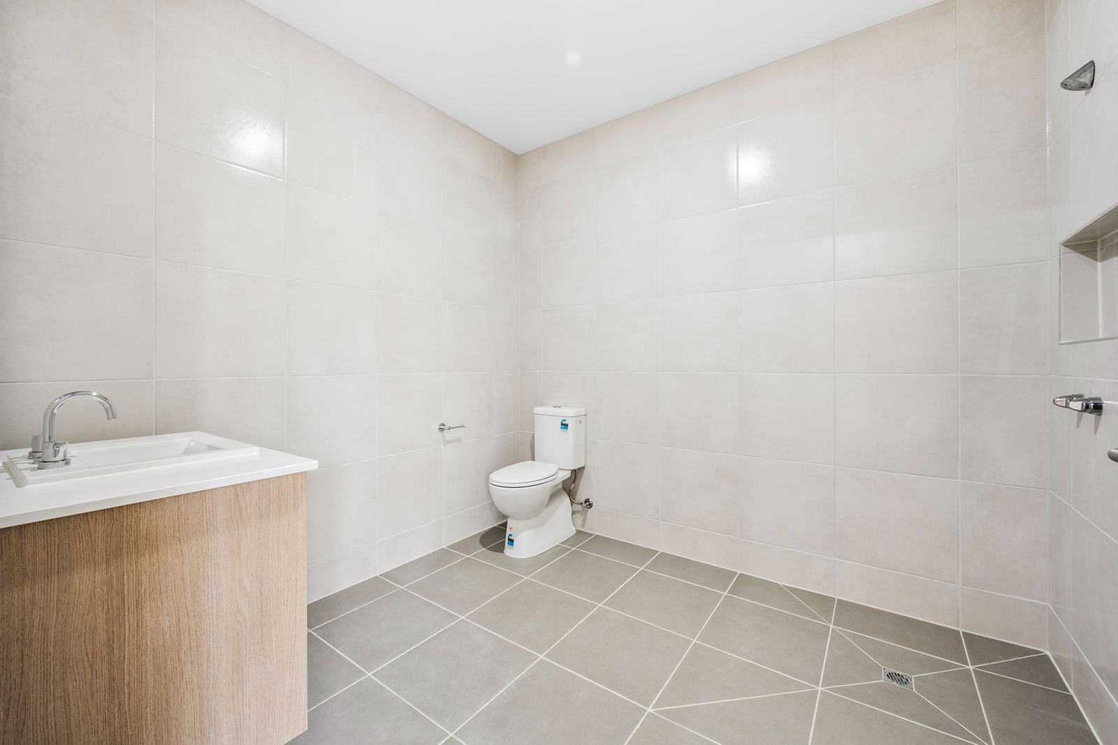 008 open2view_id900848-100 fenway blvd