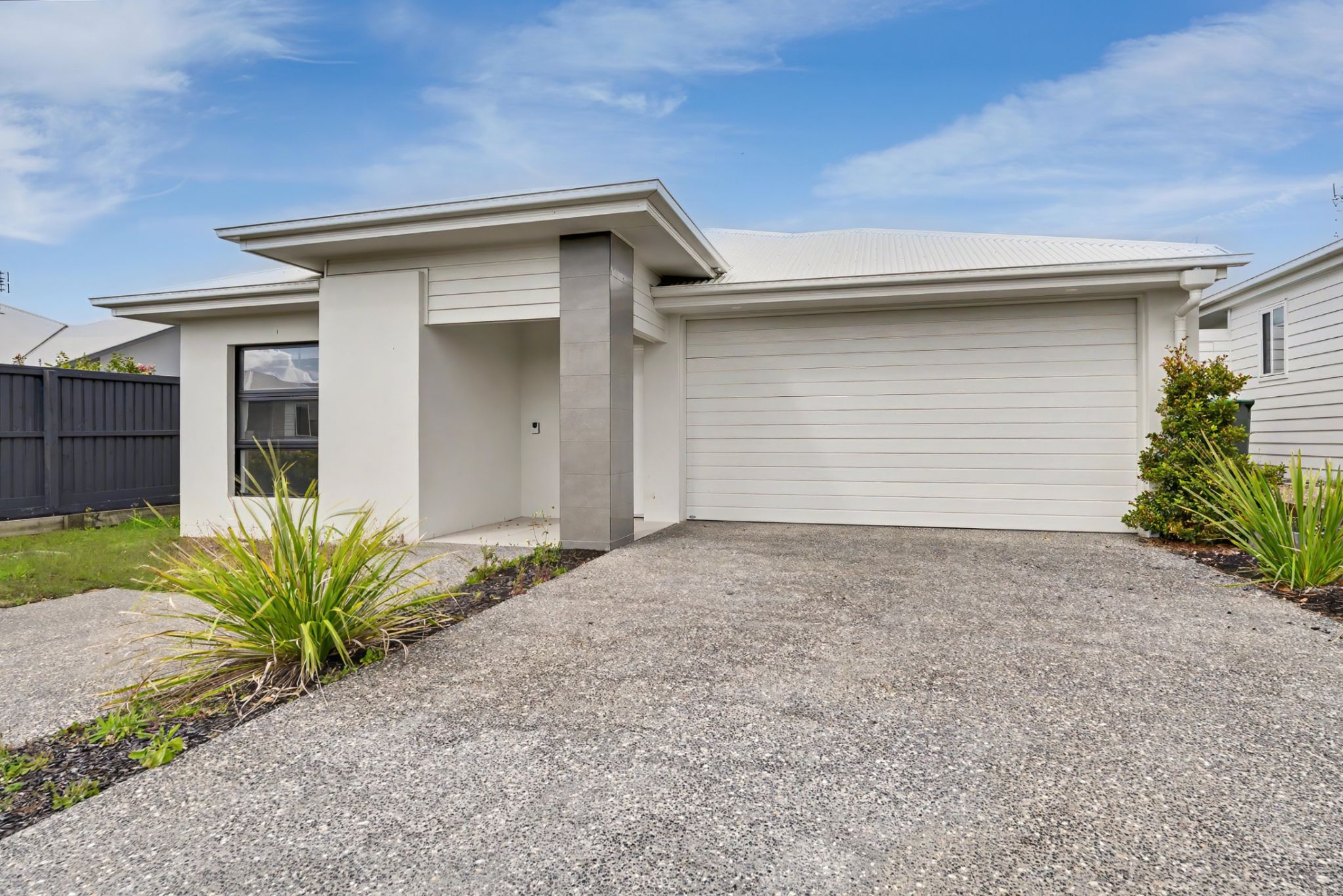 online image-compressor_012_Open2view_ID1030454-12_Frangipani_Crescent