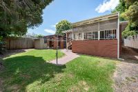 resize 20_Pine_Hill_Drive,_Frankston-29