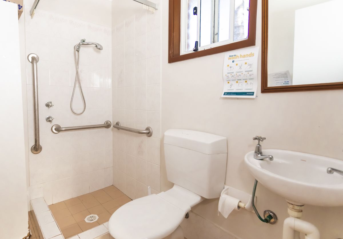 SIL023 LR_Budgewoi_shower toilet 1