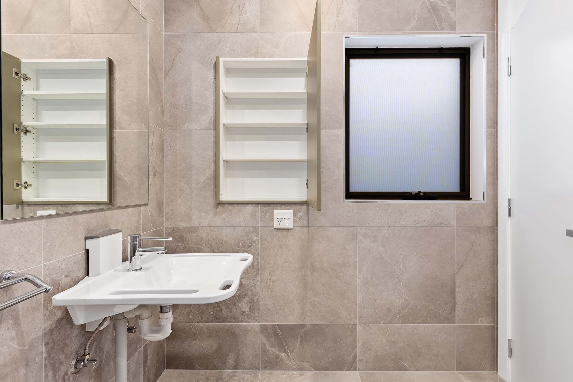 Sherwood   Ensuite 3 LR No Logo