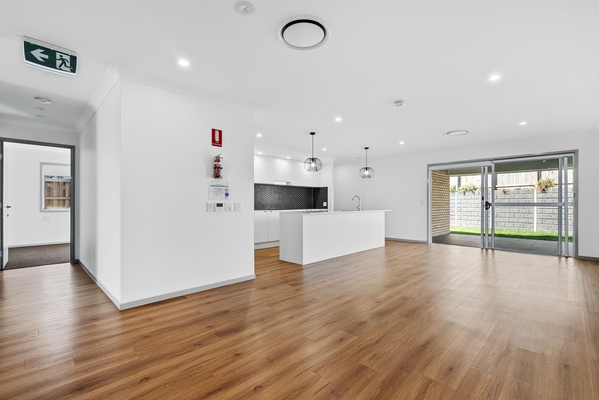 PROFESSIONAL PHOTO   LOW RES 7