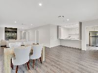 3   Roselea Ave 32 - Dining to Kitchen