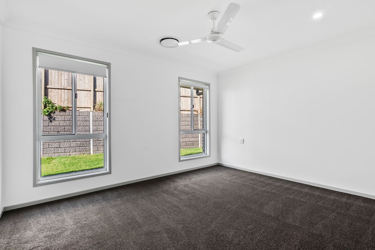 PROFESSIONAL PHOTO   LOW RES 8