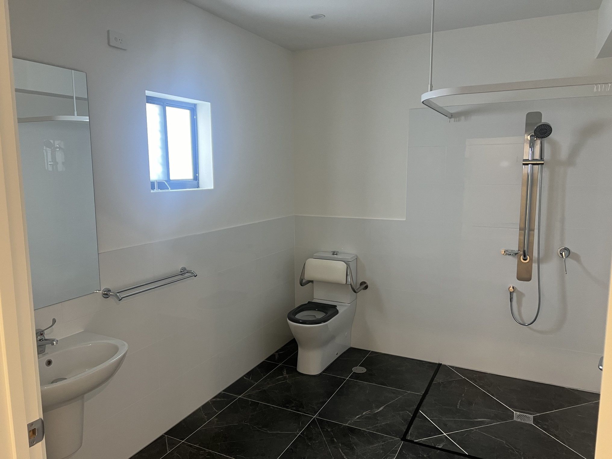 HPS Bathroon  2032x1524) - 3 Dingo Dr