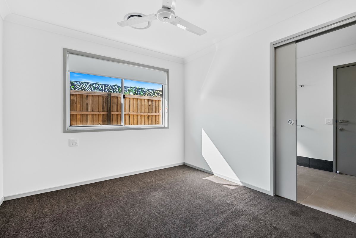 PROFESSIONAL PHOTO   LOW RES 12