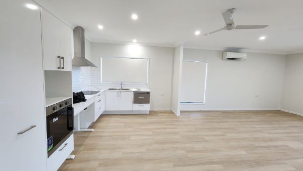 1   Callistemon Cres 27 - Kitchen