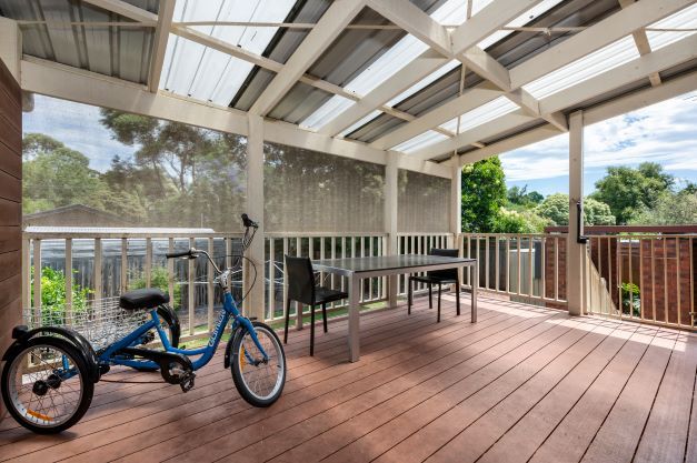 resize 20_Pine_Hill_Drive,_Frankston-25