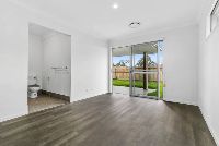 002 Open2view_ID941418-8_Ocean_Edge_Road