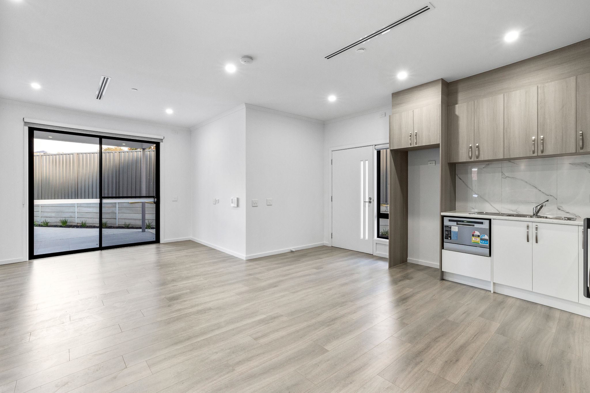 IN HOUSE IMAGING_052558