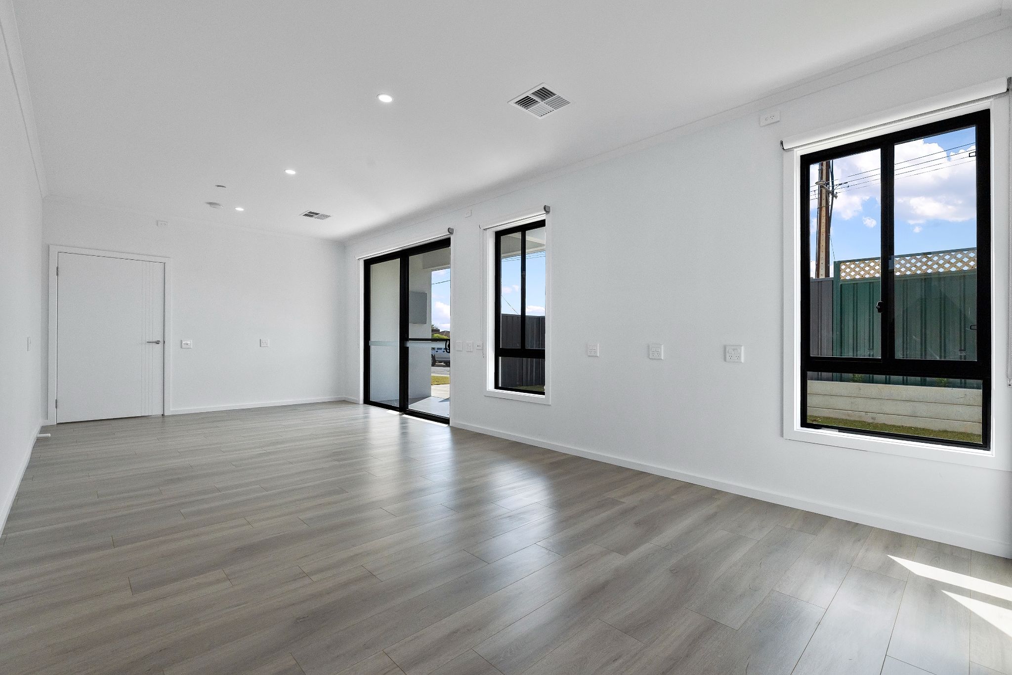 IN HOUSE IMAGING_052564