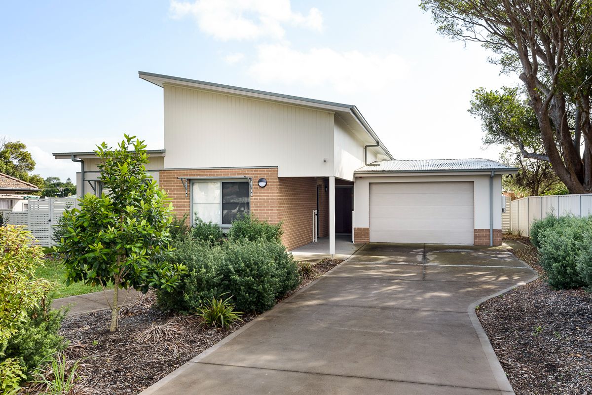 01 LR-SILL040_fern bay_outdoor