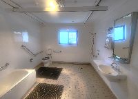 Georges Hall   Bathroom